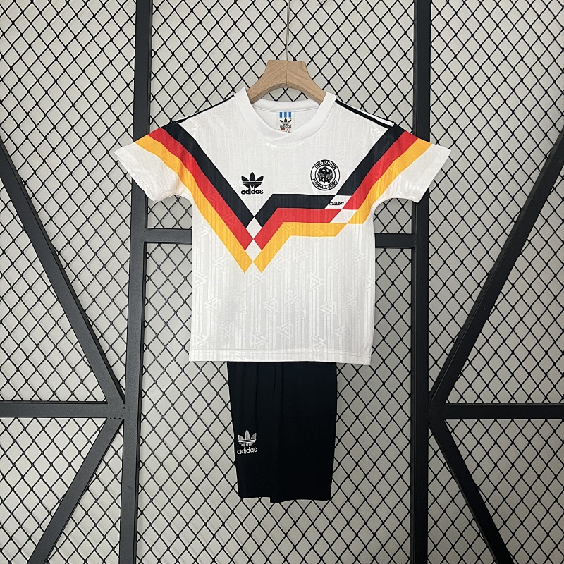kids Germany 1990 home size: 16-28