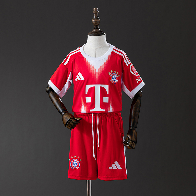 25/26 kids Bayern Munich home size: 16-28